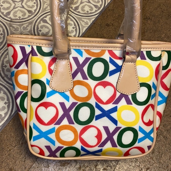 Women’s XOXO Handbag - Picture 7 of 10